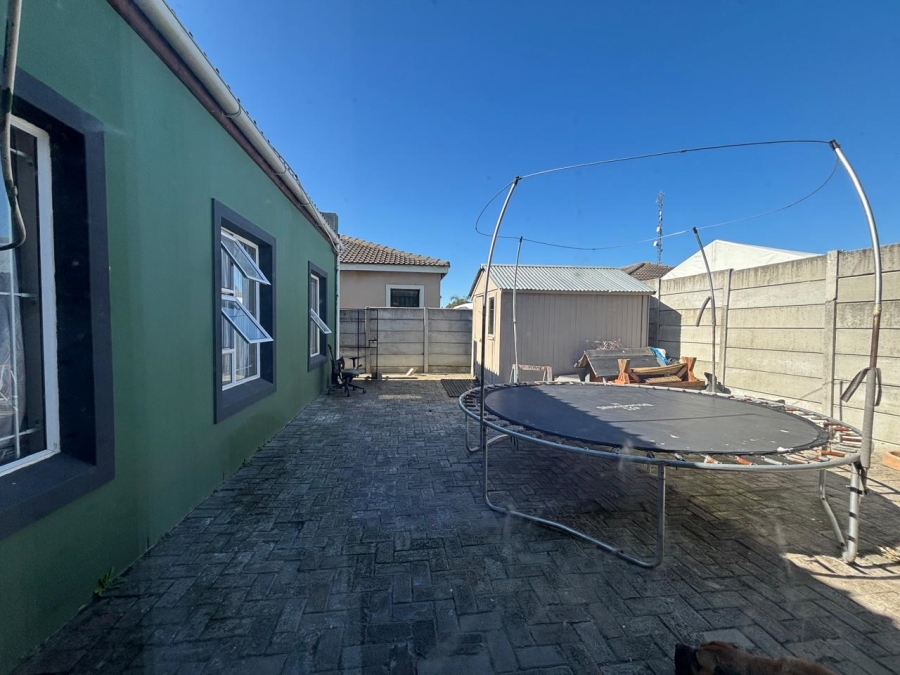 To Let 4 Bedroom Property for Rent in Vredelust Western Cape